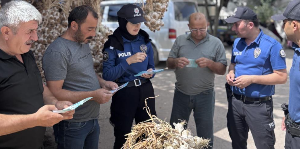 Ordu'da polis ekiplerinden dolandırıcılığa karşı broşürlü uyarı