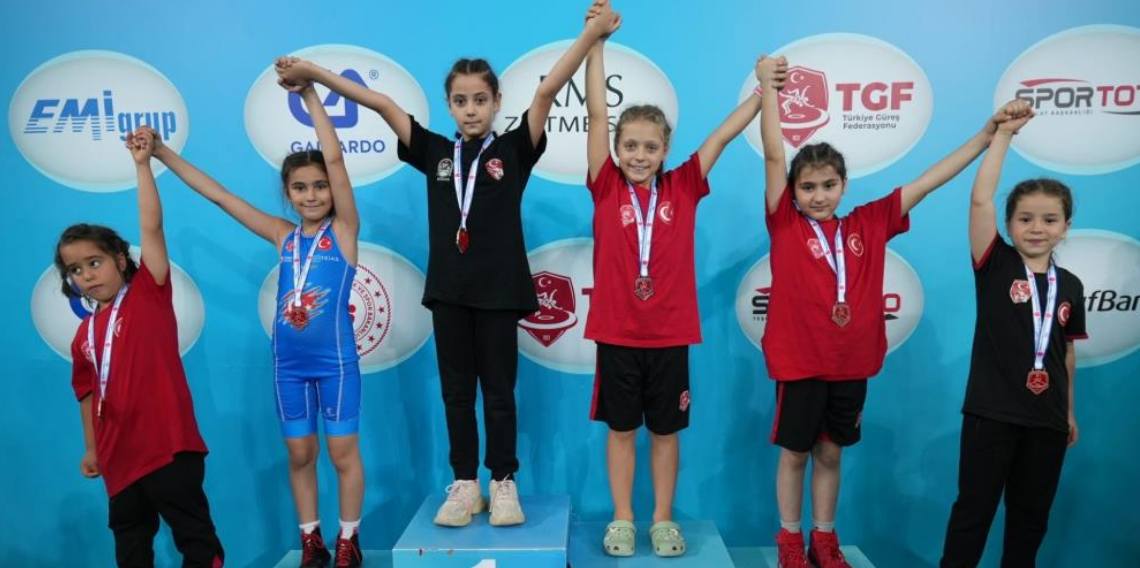 Tokatlı minik güreşçiler, Türkiye Şampiyonası'ndan 5 madalyayla döndü