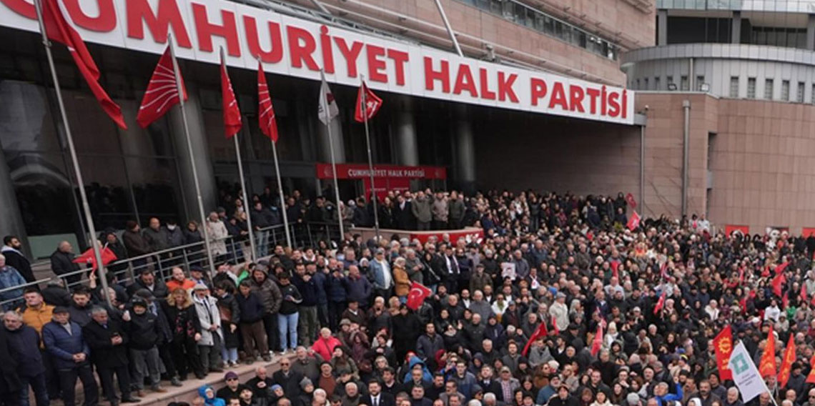 Diyarbakır'da 685 kişi CHP'den istifa etti