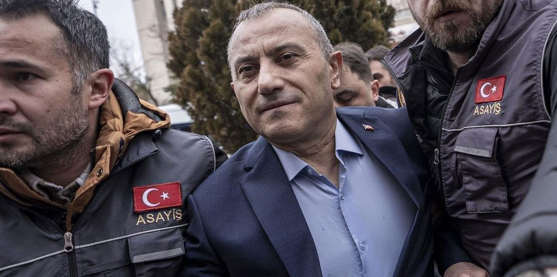 Eski Vali işkenceci çıktı! Sosyal medya kullanıcısına neler yaptırmış neler