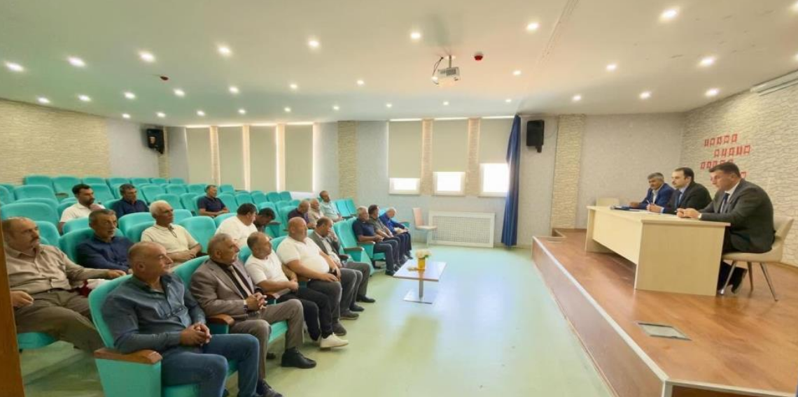 Demirözü’nde muhtarlarla istişare toplantısı! İlçenin öncelikli ihtiyaçları masaya yatırıldı