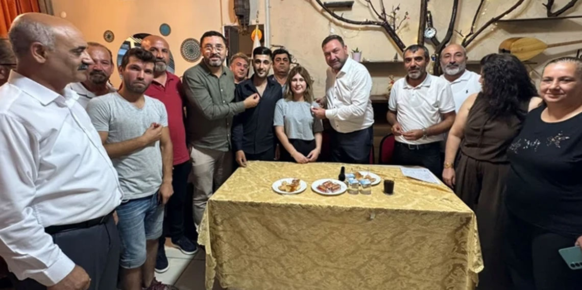 İzmir'de 200 kişi CHP'ye üye oldu!