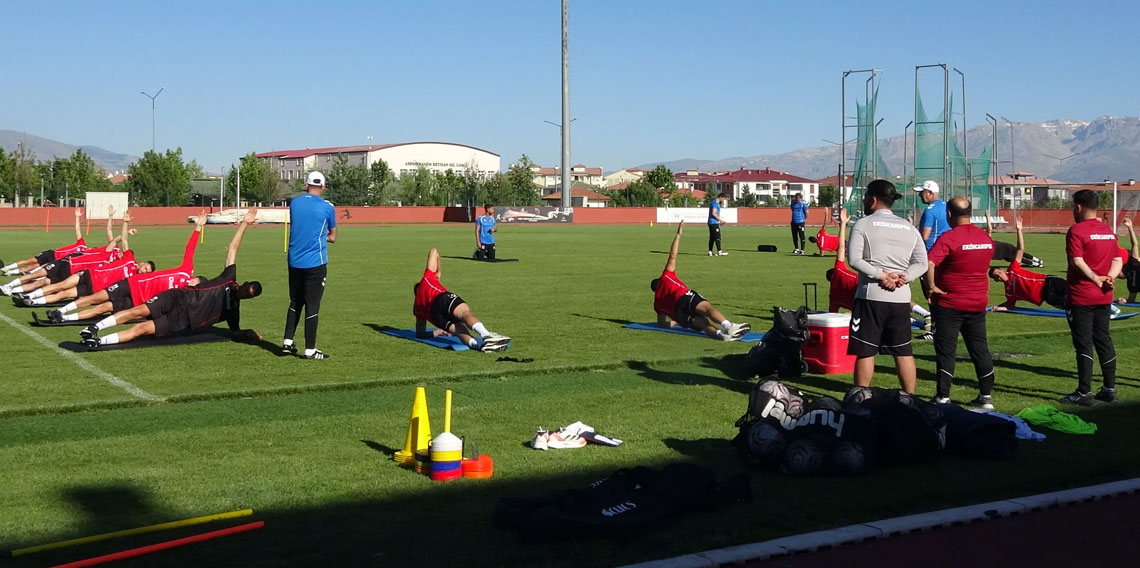 ERZİNCANSPOR ŞAMPİYONLUK İÇİN GEMİLERİ YAKTI!