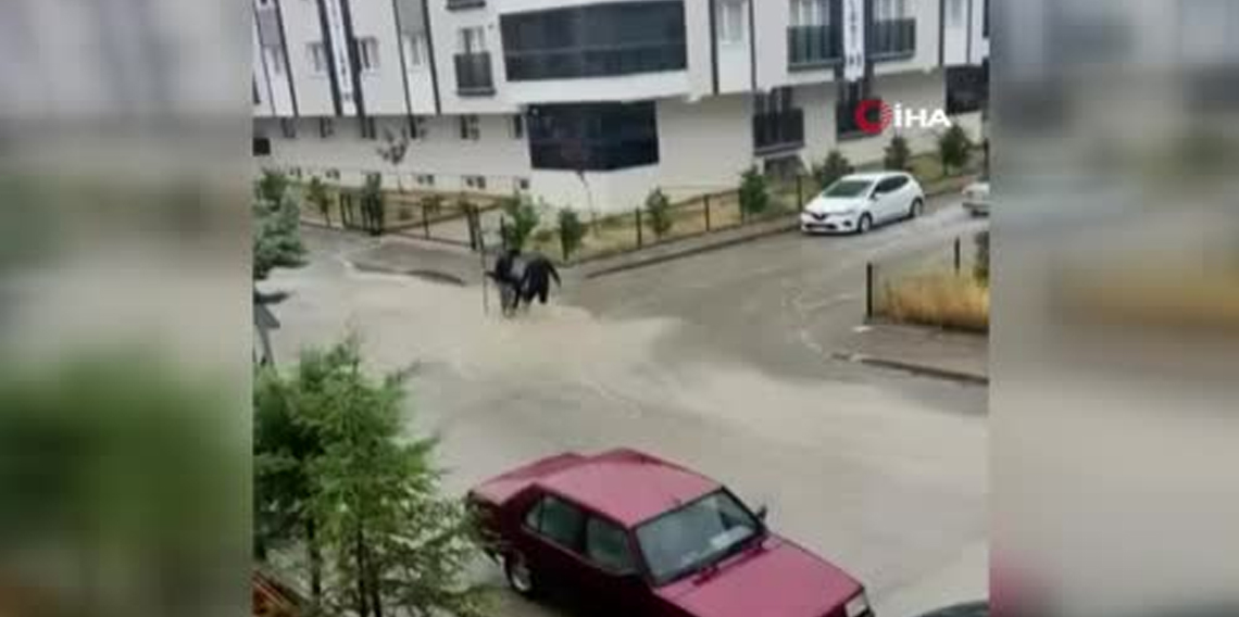 Ankara’da etkili sağanak: Bir evi su bastı