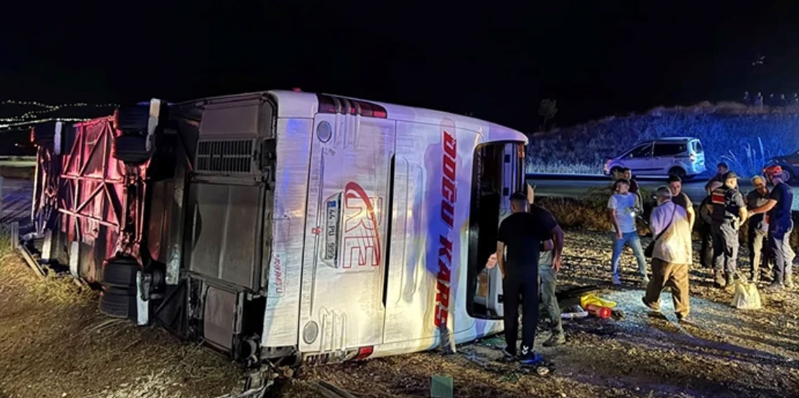 Kırıkkale'de devrilen yolcu otobüsündeki 40 kişi yaralandı