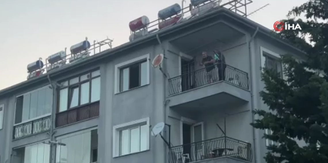 Burdur’da 3 katlı binada çıkan yangında 6 kişi itfaiye ekiplerince kurtarıldı