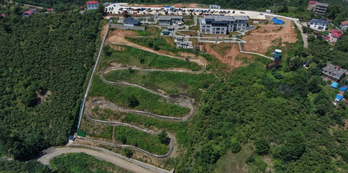 Doğu Karadeniz'in en uzun dağ kızağı Trabzon'da hizmete açıldı