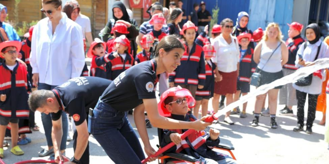 Özel çocuklar itfaiyeci oldu