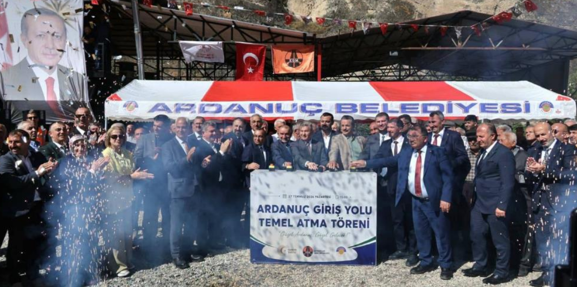 Ardanuç ilçesine 200 milyon liralık giriş yolu projesi