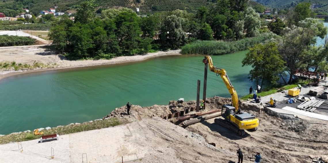 Kordon Park'ın iki etabını birbirine bağlayacak yaya köprüsünde çalışmalar sürüyor