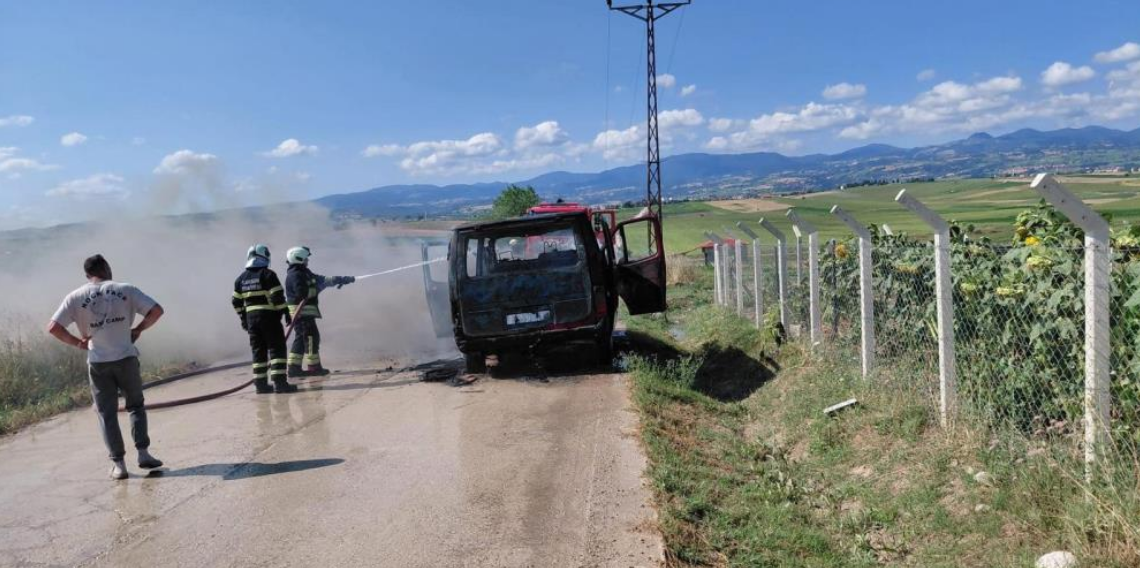 Samsun'da Seyir Halindeki Servis Aracı Alevlere Teslim Oldu