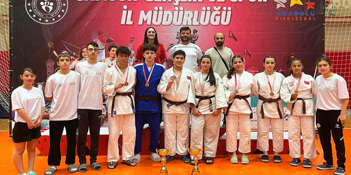 Samsun'da Trabzon rüzgârı: ANALİG Judo Yarı Finalleri'nde çifte şampiyonluk!