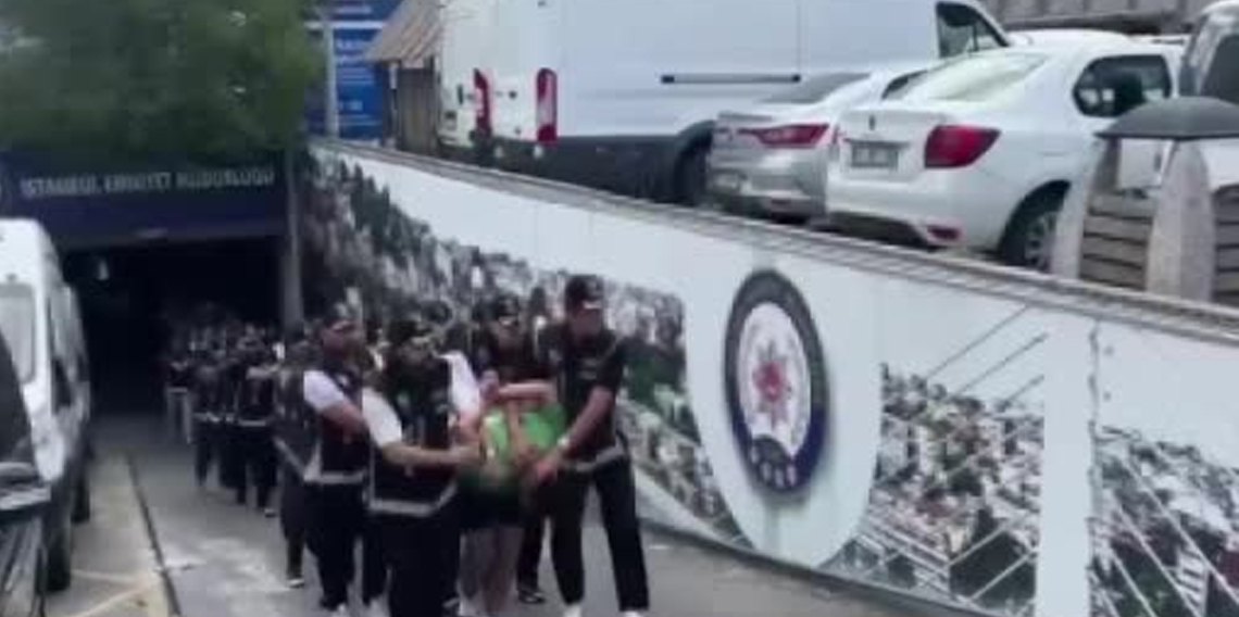 İstanbul ve Bursa'da düzenlenen operasyonda gözaltına alınan çete üyeleri adliyeye götürüldü