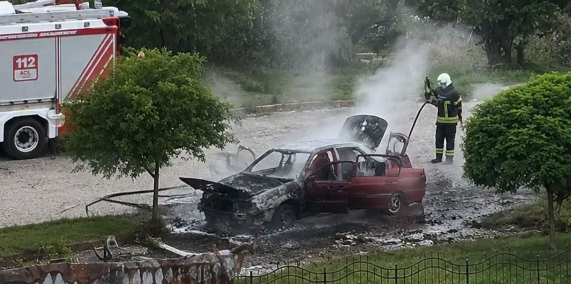 Araklı’da otomobil yangını! Araç kullanılamaz hale geldi