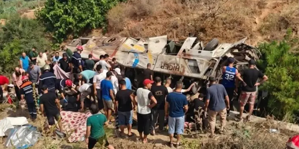 Cezayir'de yolcu otobüsü devrildi: 25 ölü, 44 yaralı