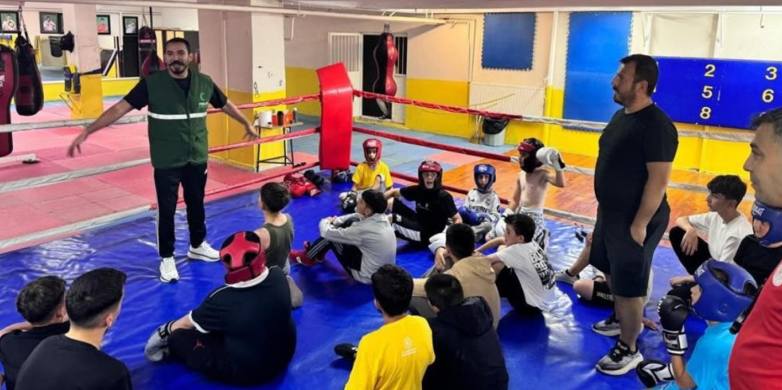 Bayburt’ta boks sporcularına bağımlılıkla mücadele eğitimi verildi