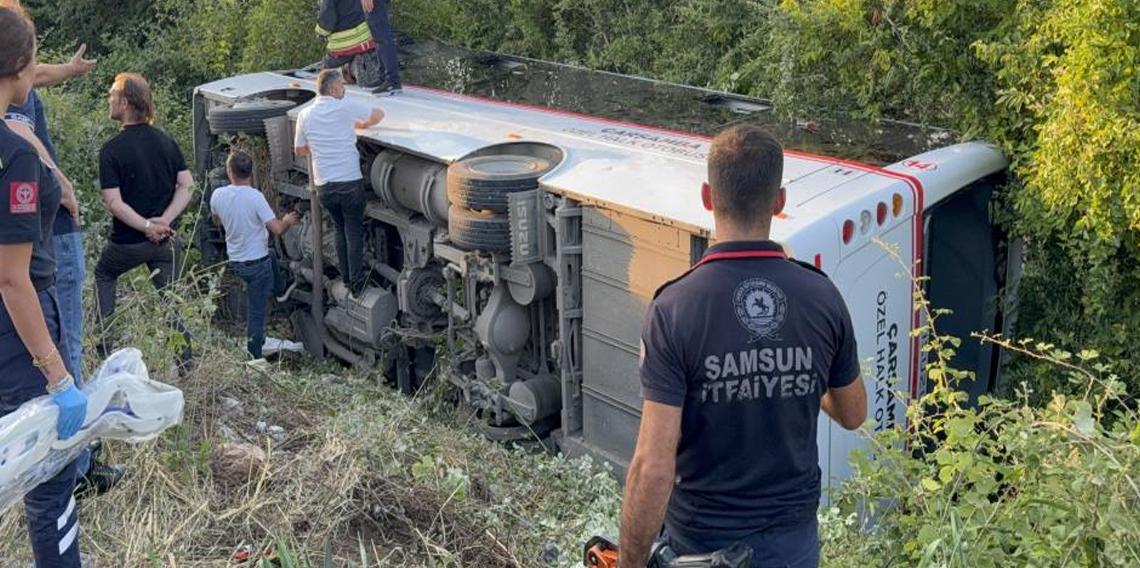 Samsun’da özel halk otobüsü devrildi: 21 yaralı