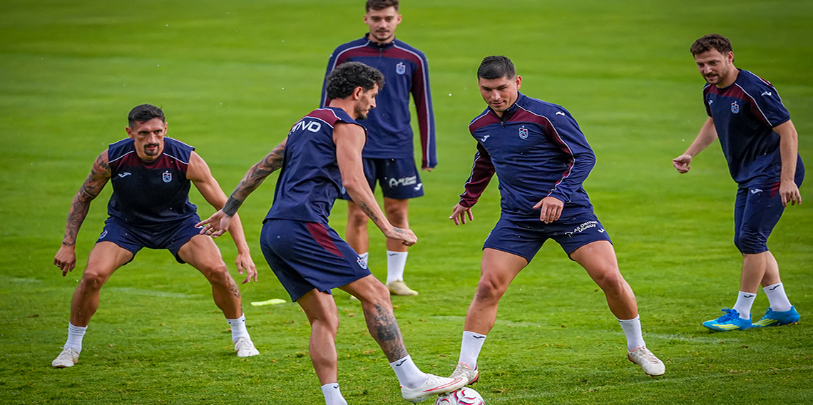 Trabzonspor’da yağmur altında idman