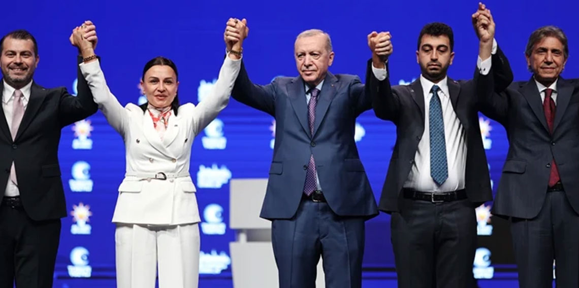 AK Parti'ye katılmıştı! Tuzla Belediye Başkanı Eren Ali Bingöl'ün danışmanı istifa etti