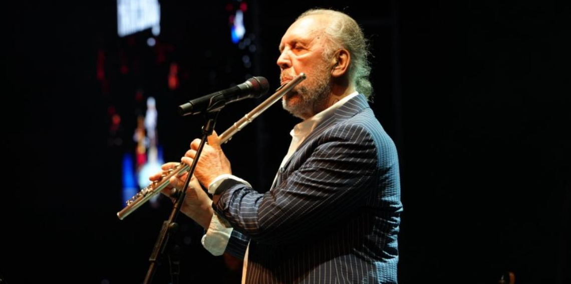 Açıkhava'da Fatih Erkoç'tan zamansız şarkılar