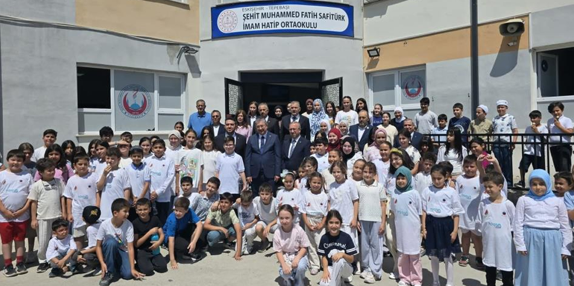TÜGVA Eskişehir Yaz Okulu'na Vali Yılmaz'dan anlamlı ziyaret