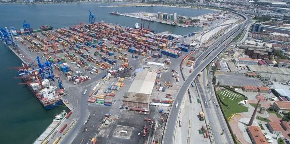 İzmir Limanı'nda yeni dönem: Türkiye Varlık Fonu'na devir tamamlandı