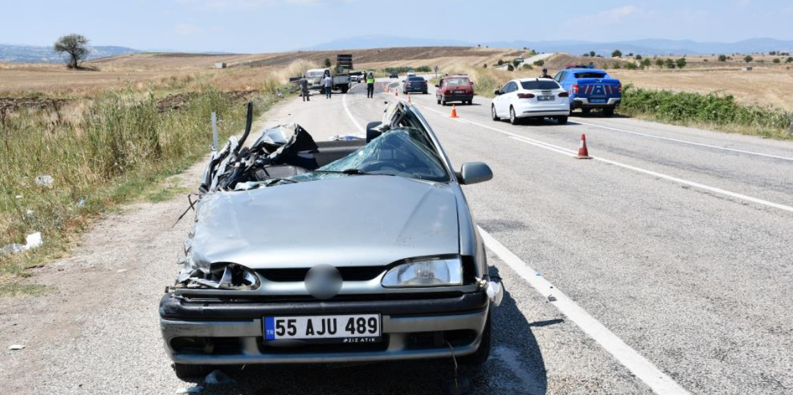 Samsun'da otomobil ile kamyonet çarpıştı: 2'si ağır 6 yaralı