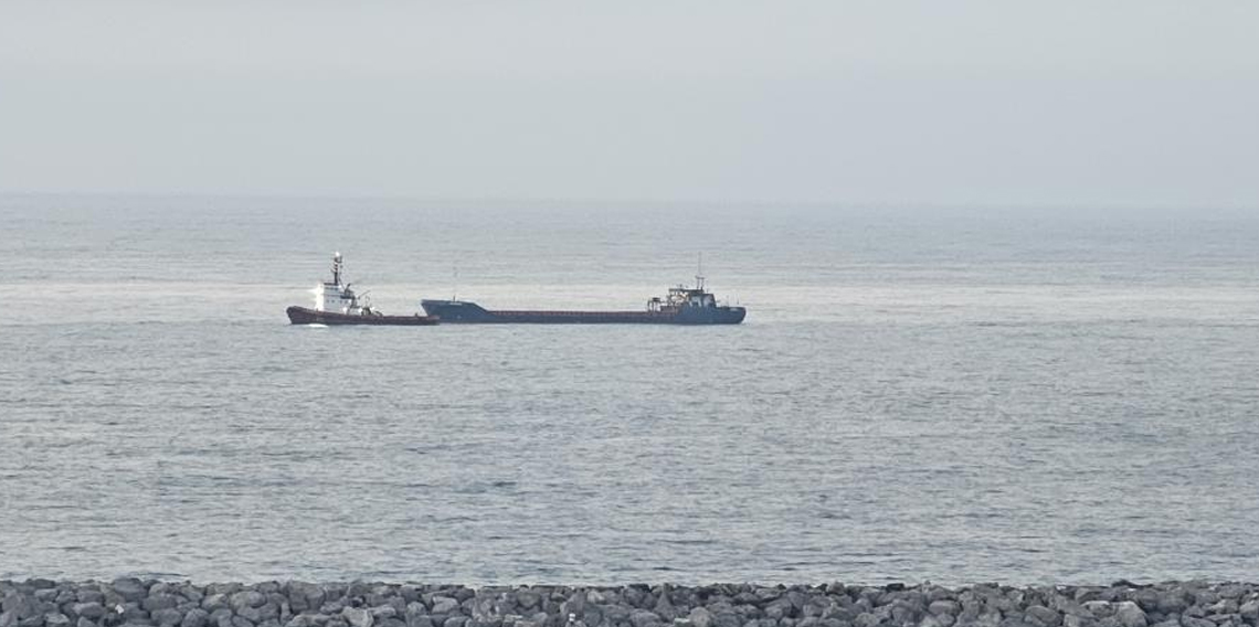 Karadeniz’de dron saldırılarında hasar alan bir gemi Zonguldak’a geldi