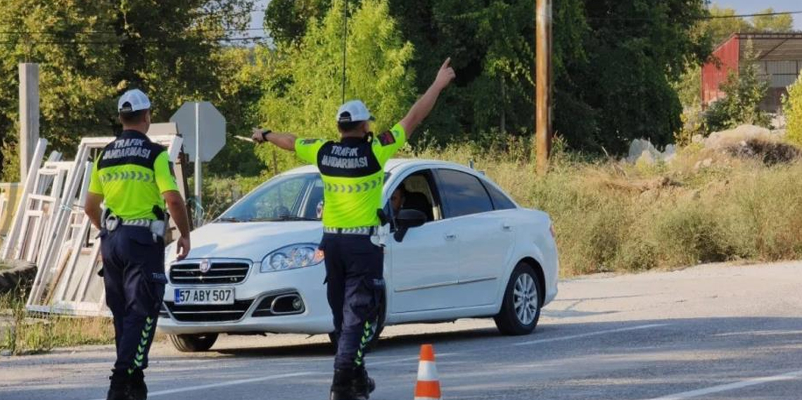 Sinop'ta jandarmadan trafik güvenliği için 7/24 denetim