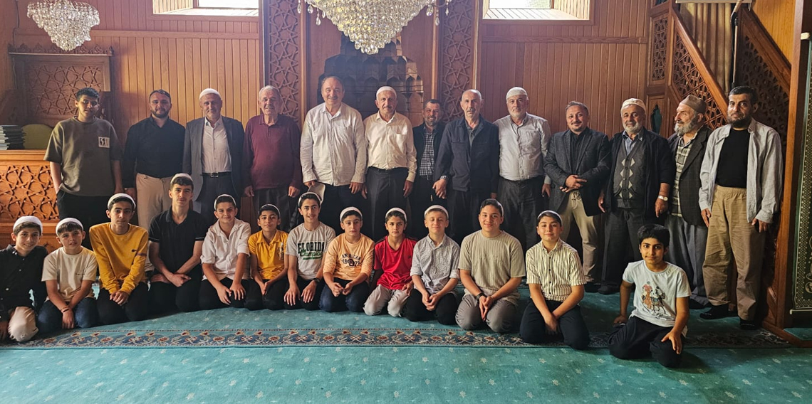 Çaykara Demirkapı Kur'an Kursu'na Anlamlı Ziyaret! Devlet Büyükleri Hafız Öğrencilerle Buluştu