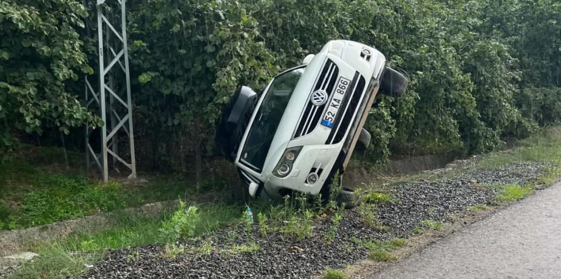 Ordu'da SUV Araç Şarampole Devrildi! Doktor Sürücü Kazayı Yara Almadan Atlattı