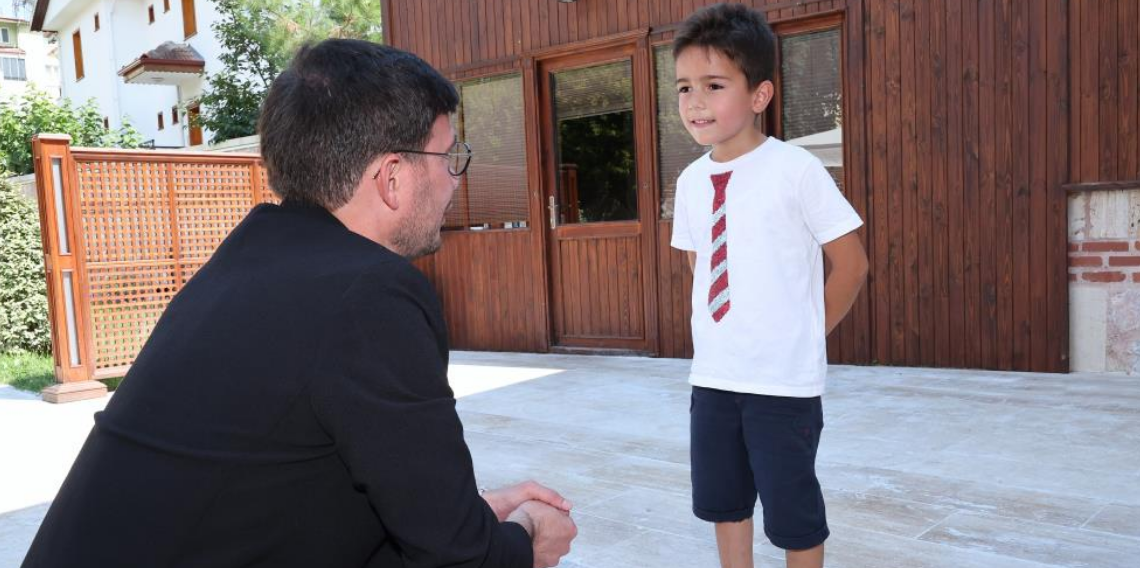 Başkan Yazıcıoğlu’ndan 7 yaşındaki çevreci çocuğa hediye