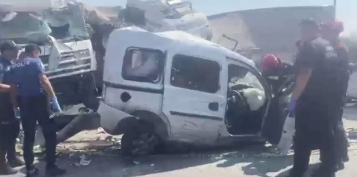 Konya'da feci kaza! Tır kırmızı ışıktaki araçlara çarptı: Ölü ve yaralılar var