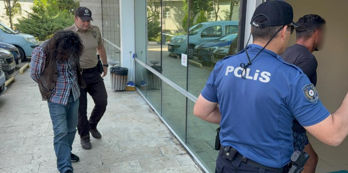 Polise saldırıp görevini yaptırmayan 2 şüpheli tutuklandı