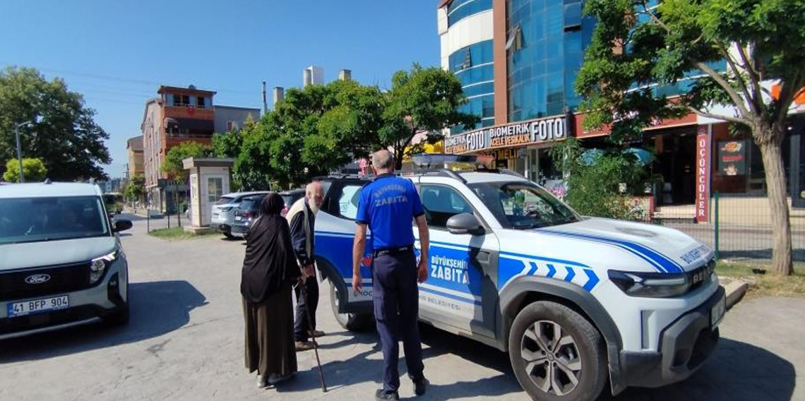 Belçika’dan gelen yaşlı çift yolunu kaybetti, zabıta yardıma koştu