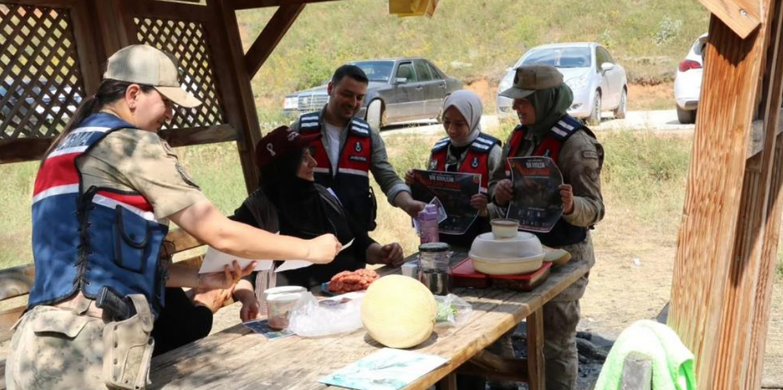 Jandarmadan Yakupabdal Tabiat Parkı'nda orman yangını bilgilendirmesi