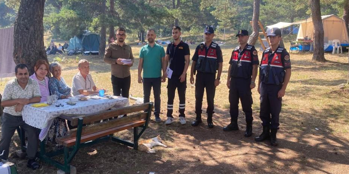 Jandarma ve akademisyenlerden piknikçilere orman yangını uyarısı