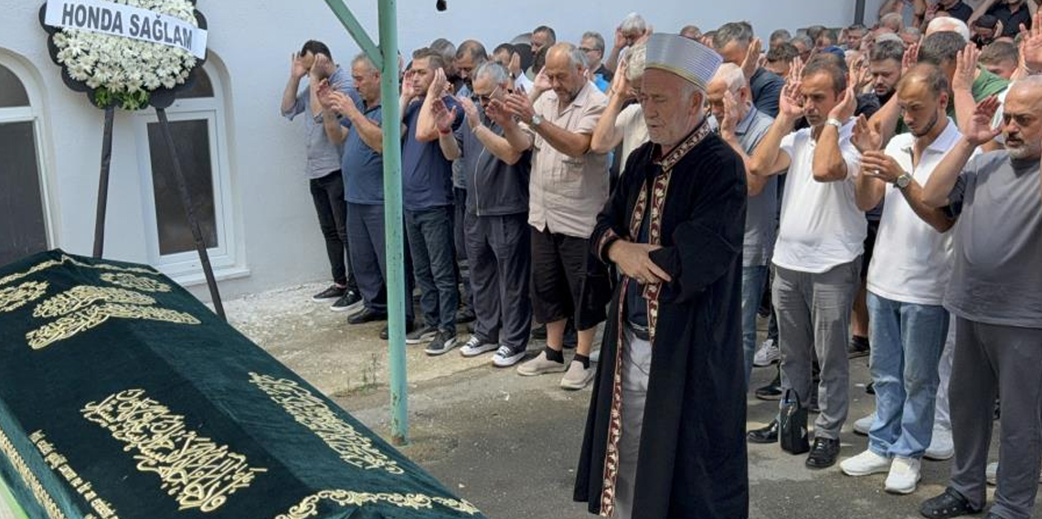 Denizde boğulan 17 yaşındaki çocuk toprağa verildi