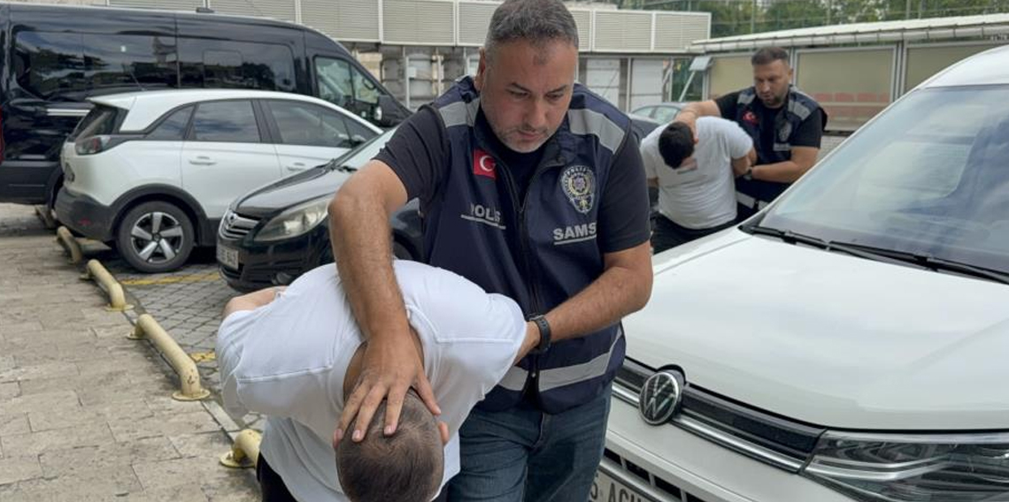 Trafikte yol verme tartışmasında dehşet saçan 2 şüpheli tutuklandı