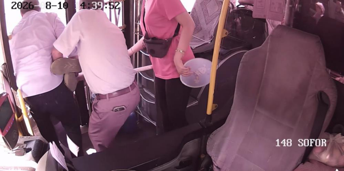 Fenalaşan yolcuyu halk otobüsü şoförü hastaneye yetiştirdi