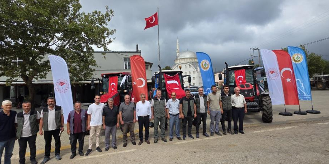 Dedeoba'da ORKÖY desteğiyle 3 traktör hak sahiplerine teslim edildi