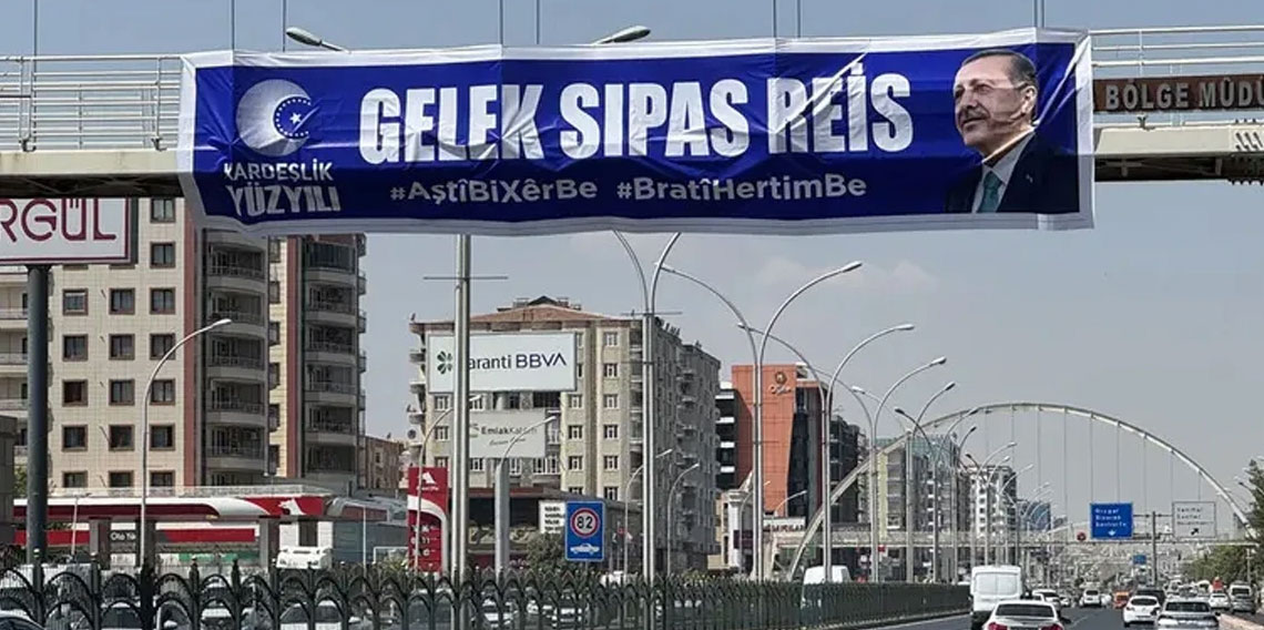 Diyarbakır'da Erdoğan'a teşekkür pankartları 
