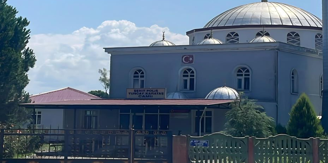 Hırsızlar camiden bağış kutusunu çaldı