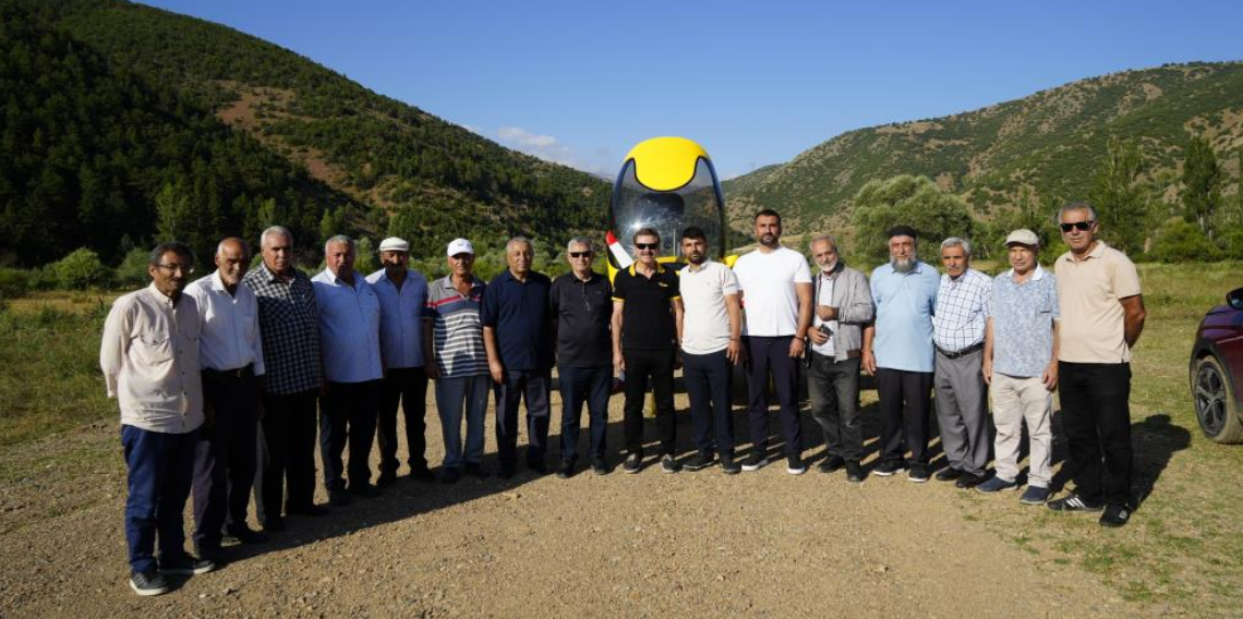 Uçağı ile geldiği köyünden yine uçağı ile ayrıldı