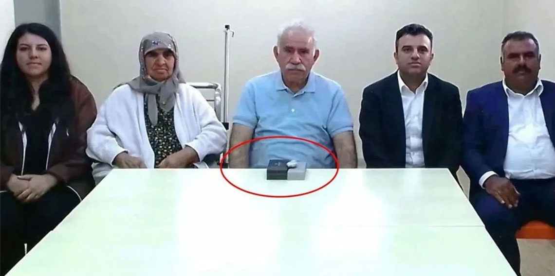 Öcalan'ın aile ziyareti fotoğrafı 10 ay sonra ortaya çıktı! Masadaki kutu...