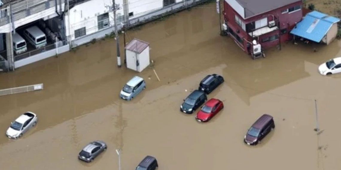 Japonya'da rekor yağış felaketi: 8 ölü