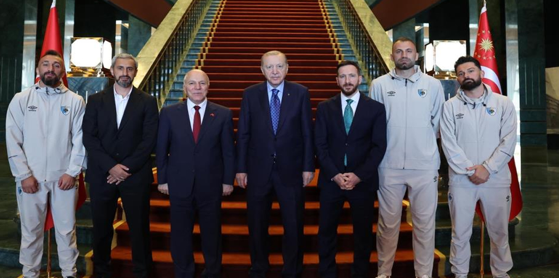 Cumhurbaşkanı Erdoğan Erzurumspor FK heyetini kabul etti