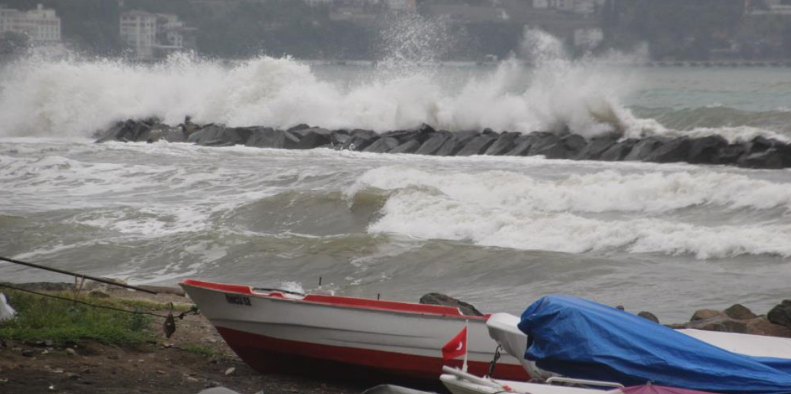 Karadeniz hırçınlaştı: Ordu’da dalgalar 3 metreye ulaştı