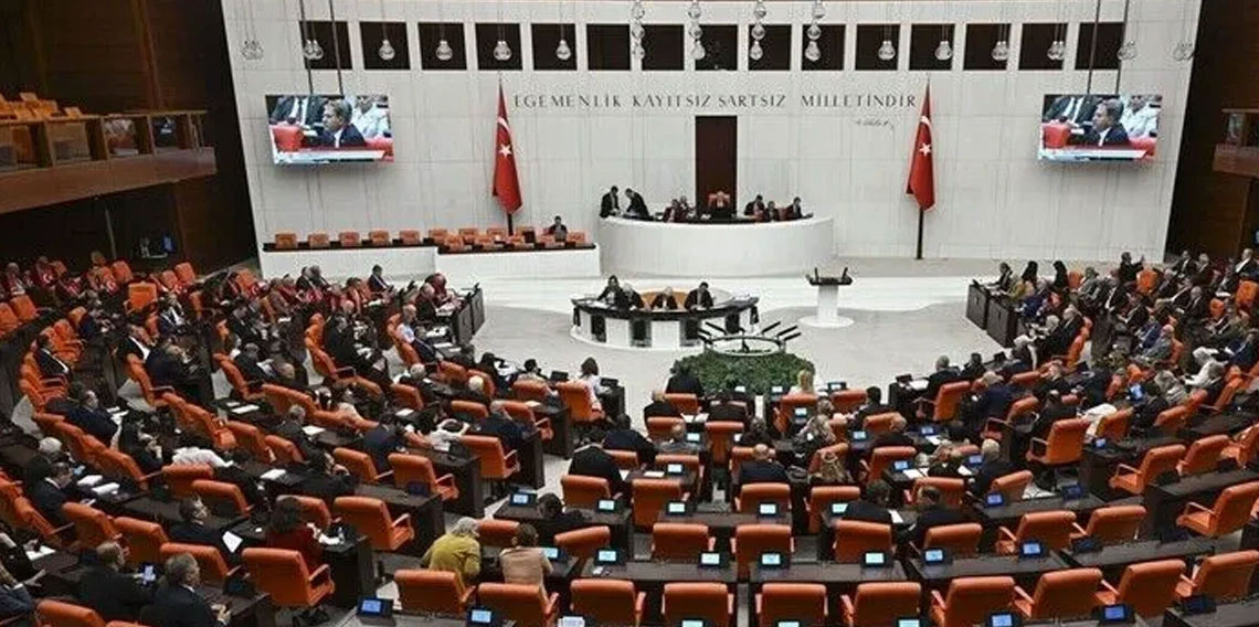 O isim AK Parti'ye katılırsa bir partinin Meclis'teki grubu düşüyor