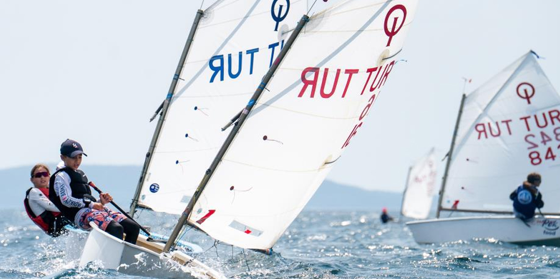 14. Tayk-Eker Olympos Regatta'da genç yelkenciler rüzgarla mücadele ediyor